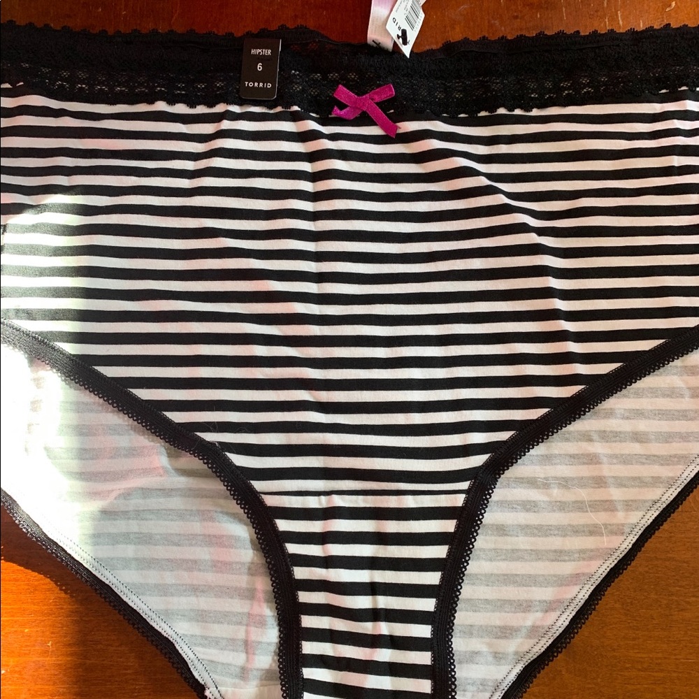 Torrid size 6X (30) Hipster underwear BNWT